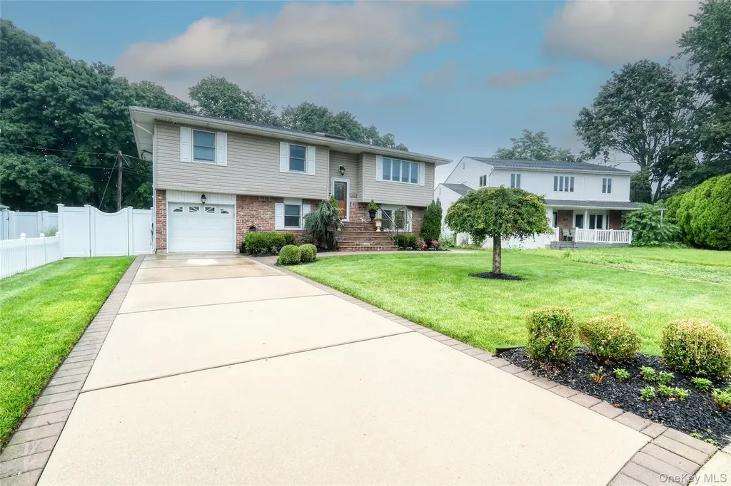 1352 Estelle Court Seaford NY 11783