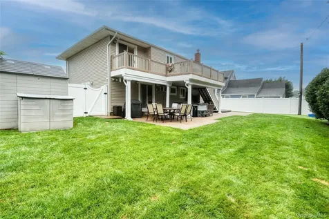 1352 Estelle Court Seaford NY 11783
