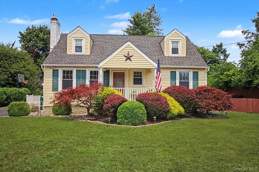 9 Mansion Drive Hyde Park NY 12538