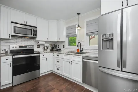 9 Mansion Drive Hyde Park NY 12538