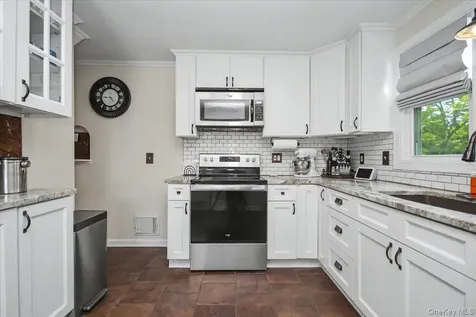 9 Mansion Drive Hyde Park NY 12538
