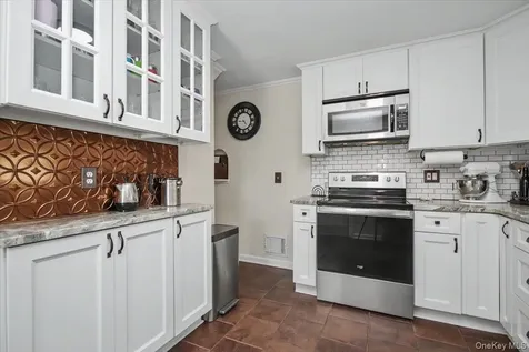 9 Mansion Drive Hyde Park NY 12538