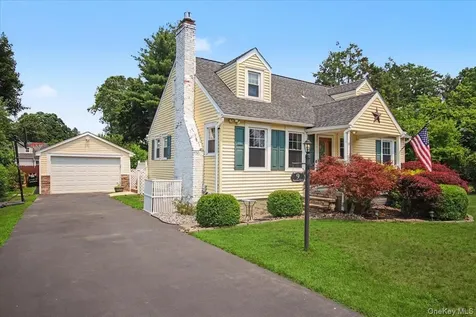 9 Mansion Drive Hyde Park NY 12538
