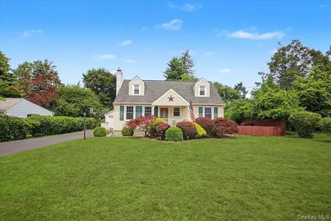 9 Mansion Drive Hyde Park NY 12538