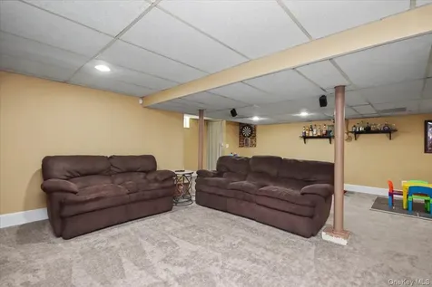 9 Mansion Drive Hyde Park NY 12538