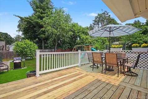 9 Mansion Drive Hyde Park NY 12538