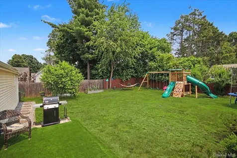 9 Mansion Drive Hyde Park NY 12538