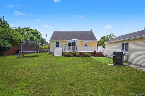9 Mansion Drive Hyde Park NY 12538