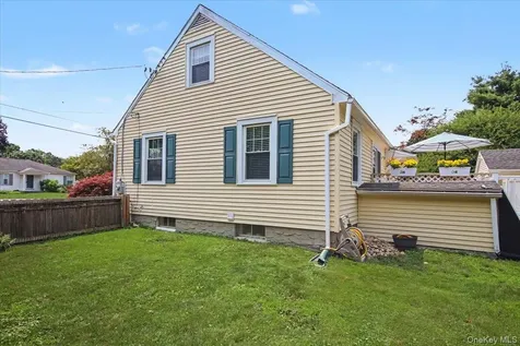 9 Mansion Drive Hyde Park NY 12538