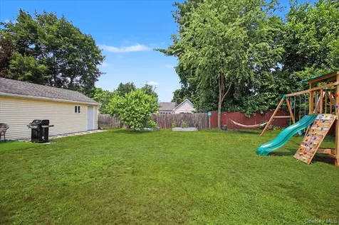 9 Mansion Drive Hyde Park NY 12538
