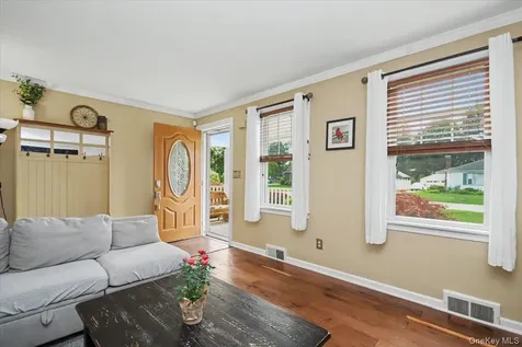 9 Mansion Drive Hyde Park NY 12538