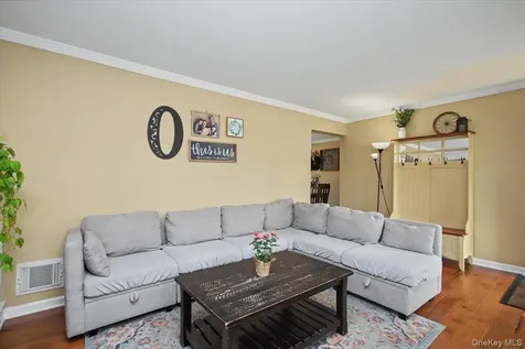 9 Mansion Drive Hyde Park NY 12538