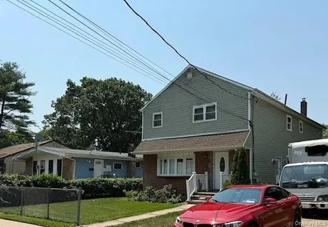 195 Garden Street Westbury NY 11590