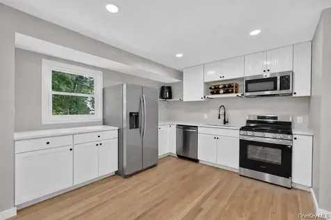 8 Mockingbird Lane Poughkeepsie NY 12601