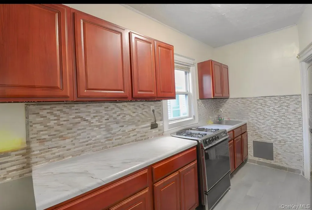 1643 Lurting Avenue NW Bronx NY 10461