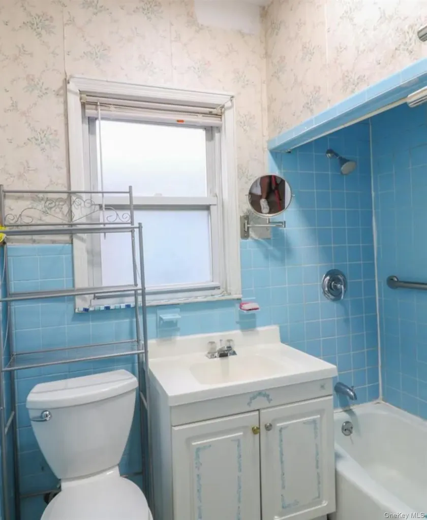 1643 Lurting Avenue NW Bronx NY 10461