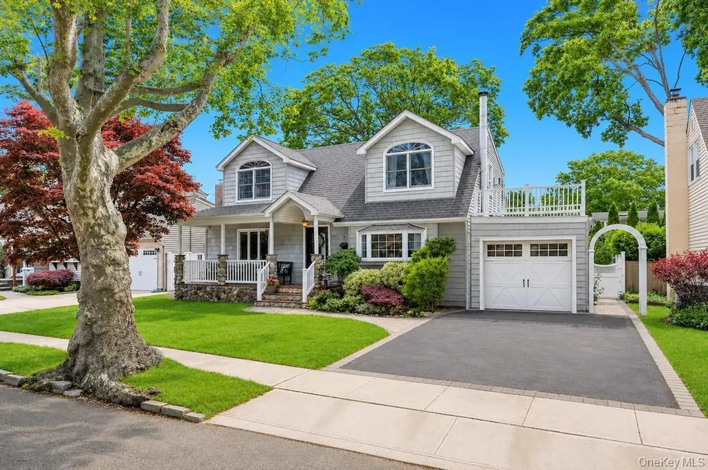 263 Charles Avenue Massapequa Park NY 11762