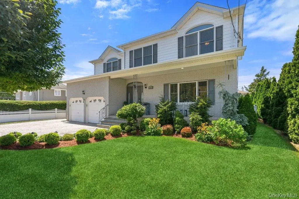 2066 Washington Avenue Seaford NY 11783