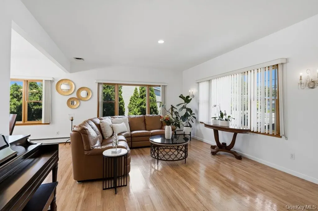 2066 Washington Avenue Seaford NY 11783