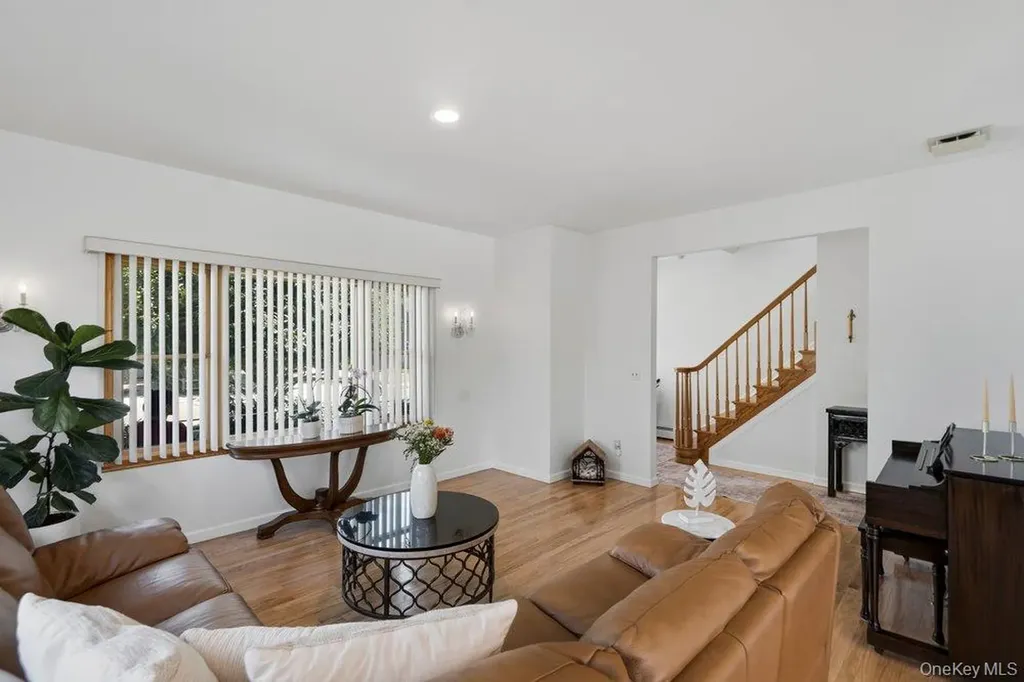 2066 Washington Avenue Seaford NY 11783