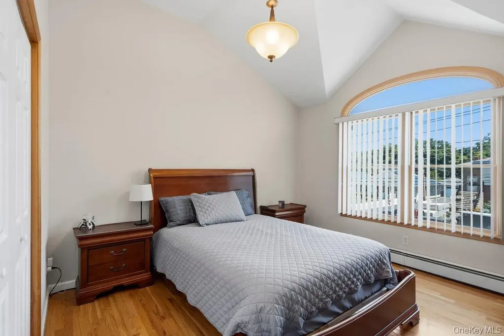 2066 Washington Avenue Seaford NY 11783