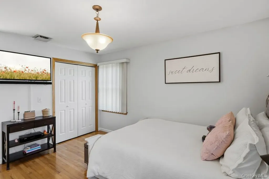 2066 Washington Avenue Seaford NY 11783