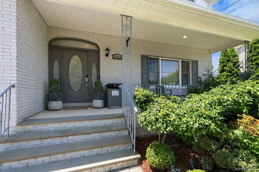 2066 Washington Avenue Seaford NY 11783