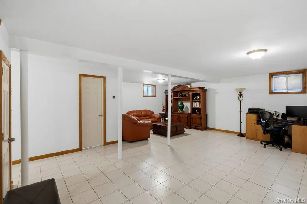 2066 Washington Avenue Seaford NY 11783