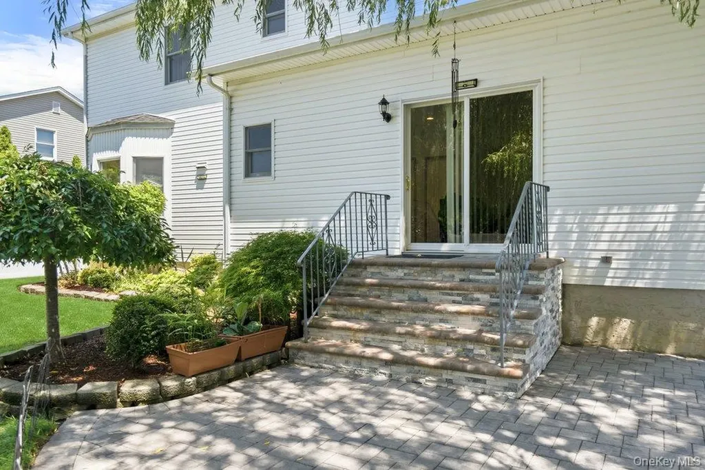 2066 Washington Avenue Seaford NY 11783