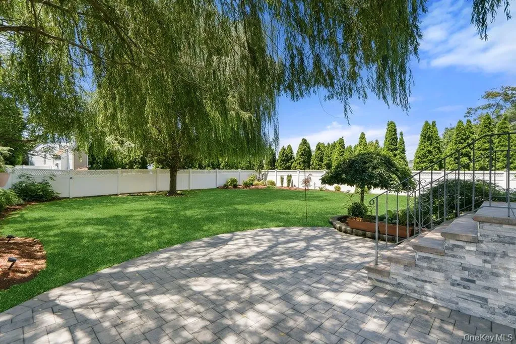 2066 Washington Avenue Seaford NY 11783