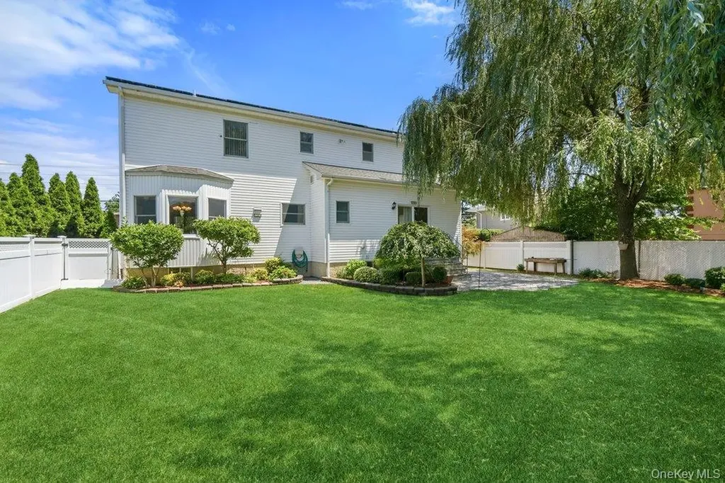 2066 Washington Avenue Seaford NY 11783