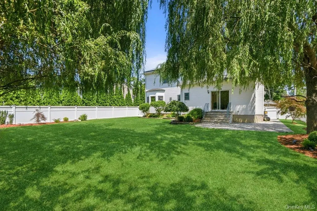 2066 Washington Avenue Seaford NY 11783