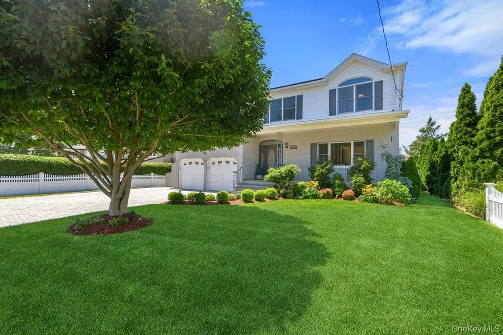 2066 Washington Avenue Seaford NY 11783