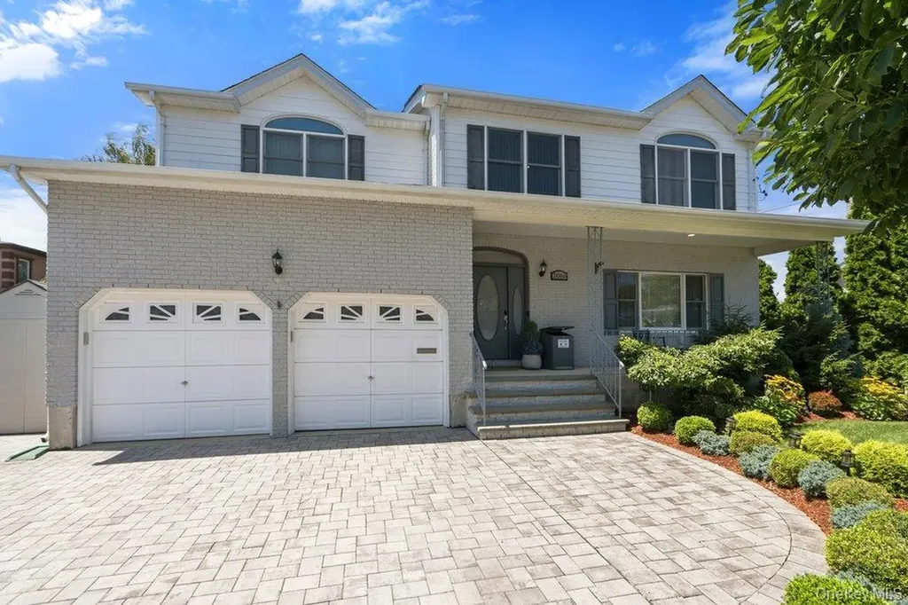 2066 Washington Avenue Seaford NY 11783