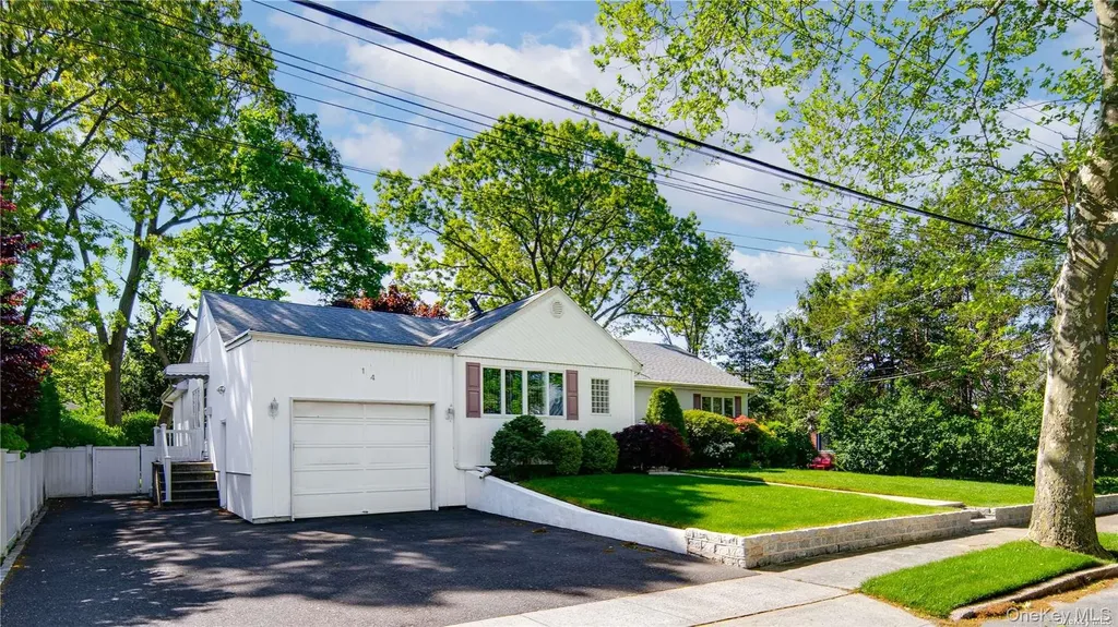 14 Beech Court Malverne NY 11565