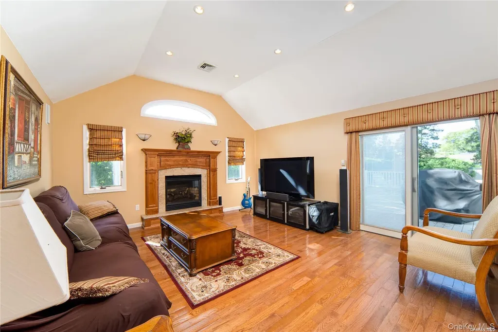 14 Beech Court Malverne NY 11565