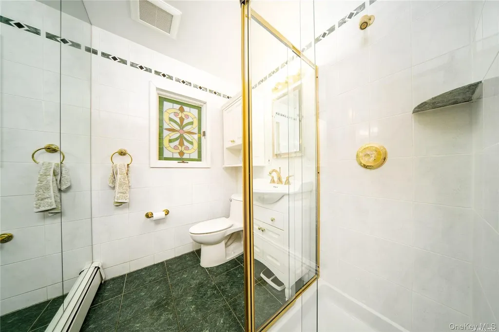14 Beech Court Malverne NY 11565