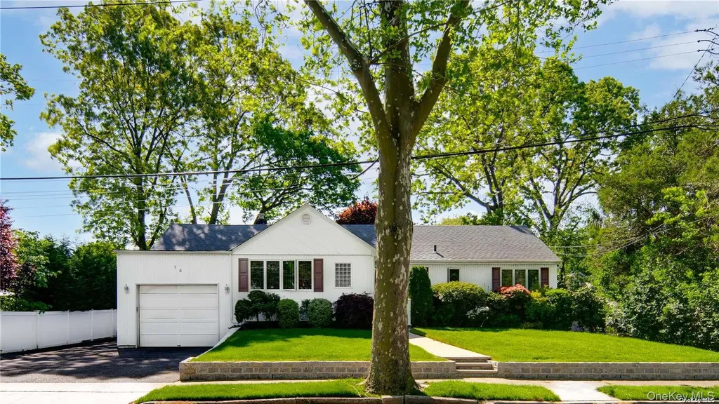 14 Beech Court Malverne NY 11565
