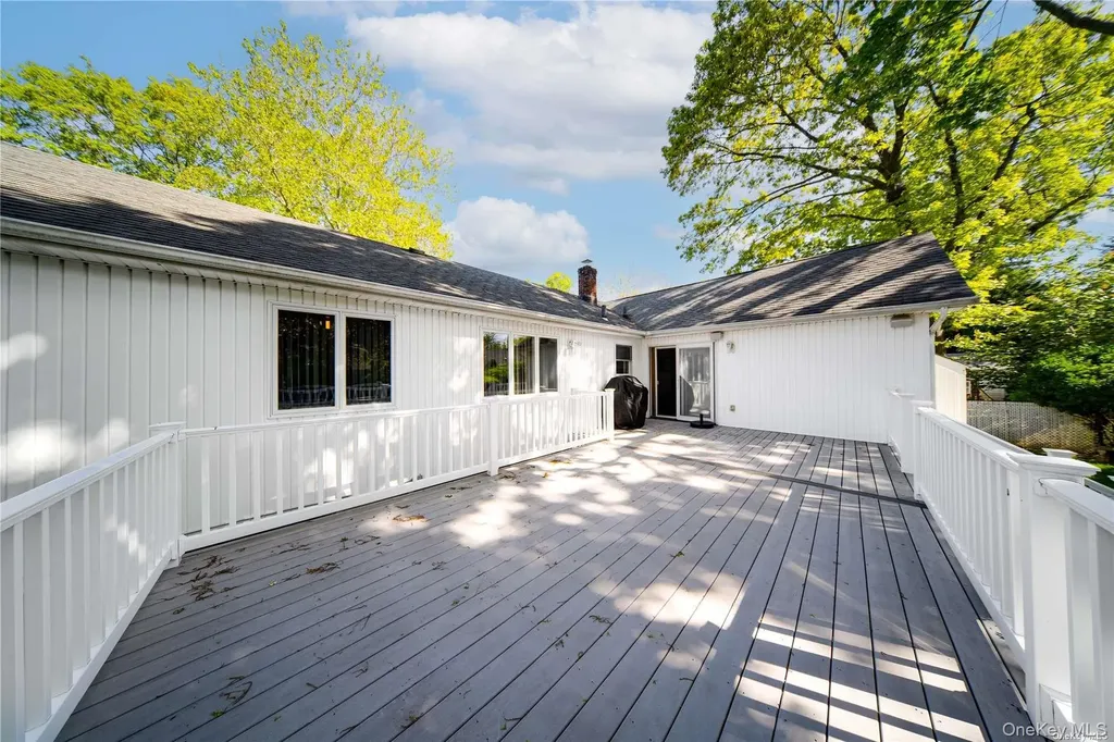 14 Beech Court Malverne NY 11565