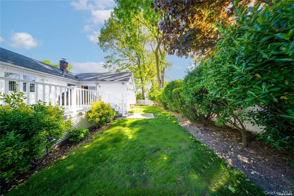 14 Beech Court Malverne NY 11565