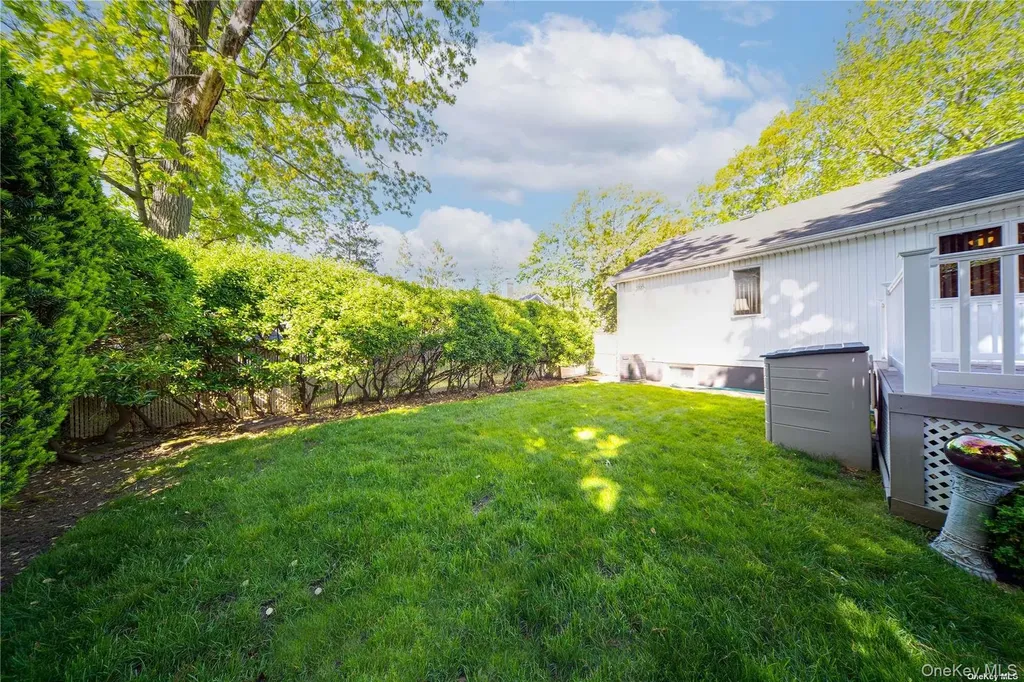 14 Beech Court Malverne NY 11565