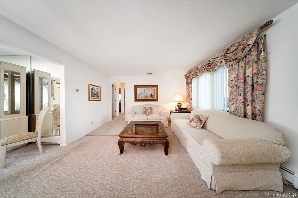 14 Beech Court Malverne NY 11565