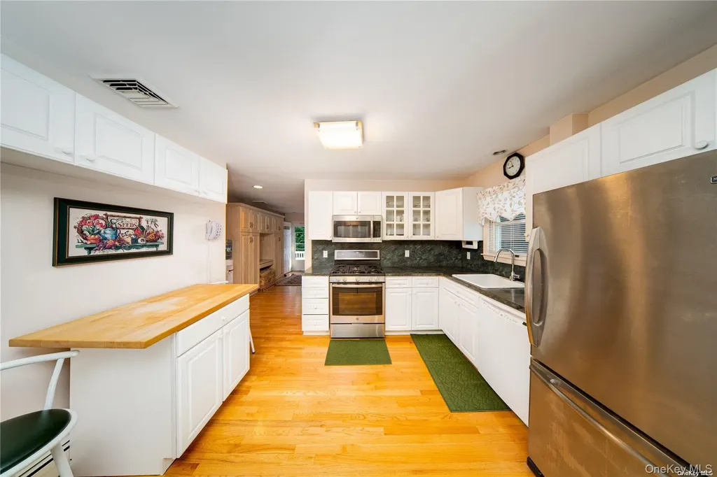 14 Beech Court Malverne NY 11565
