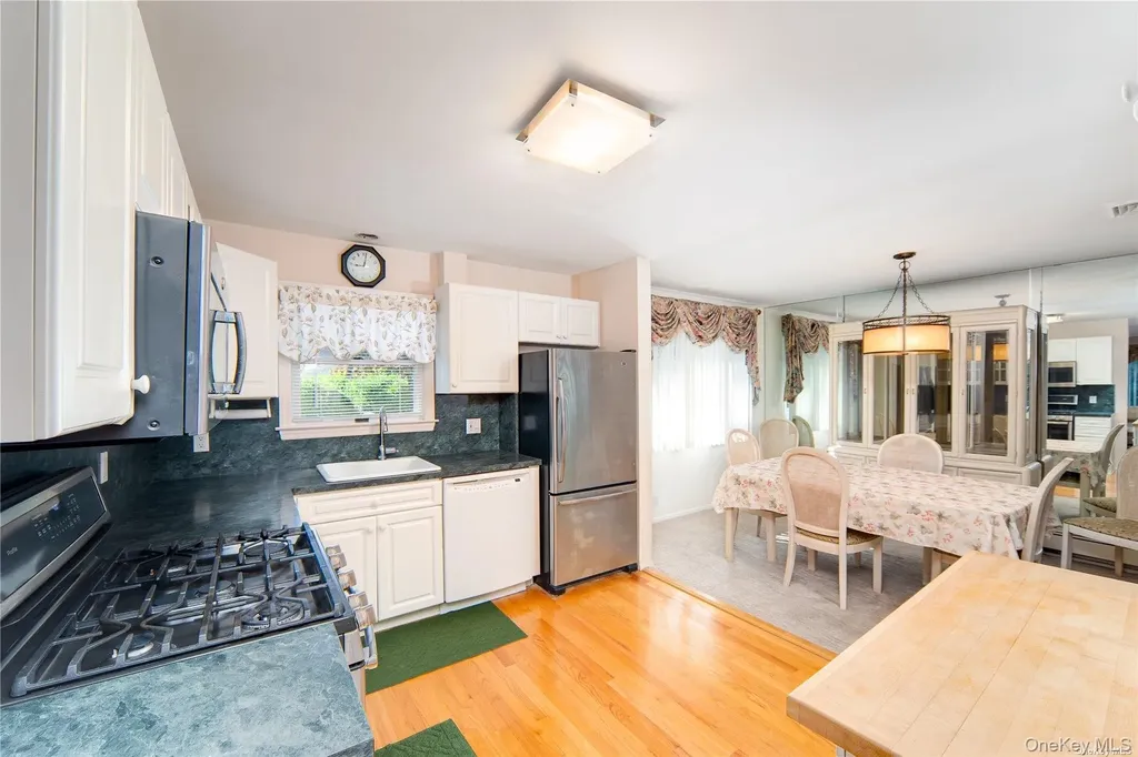 14 Beech Court Malverne NY 11565