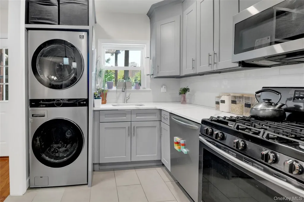 1808 Hering Avenue Bronx NY 10461