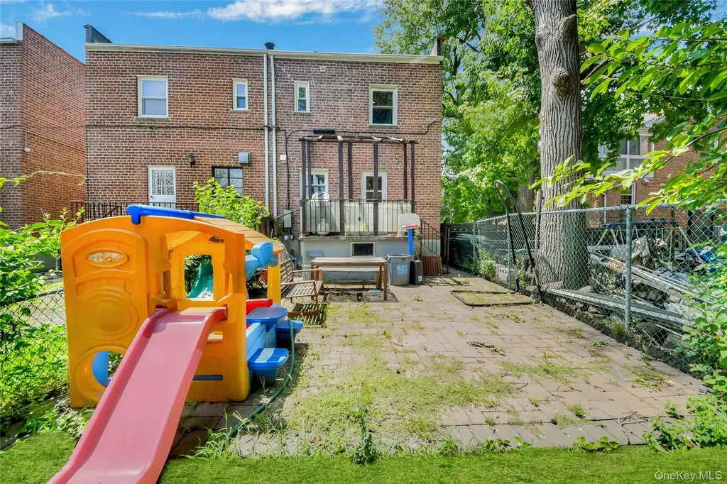 1808 Hering Avenue Bronx NY 10461