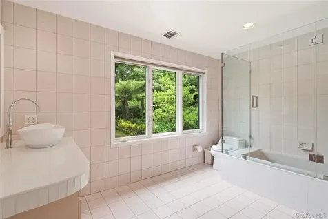 3 Rock Hill Lane Brookville NY 11545