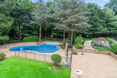 3 Rock Hill Lane Brookville NY 11545