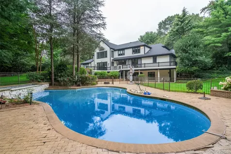 3 Rock Hill Lane Brookville NY 11545