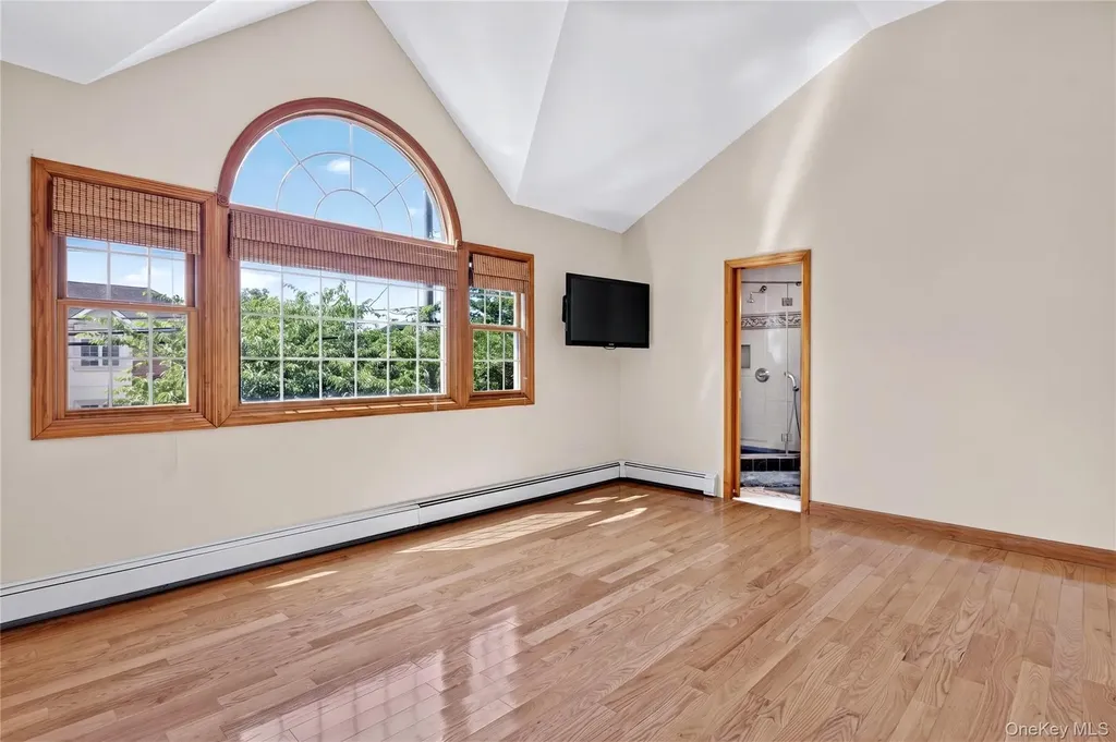 75 Maple Street Roslyn Heights NY 11577